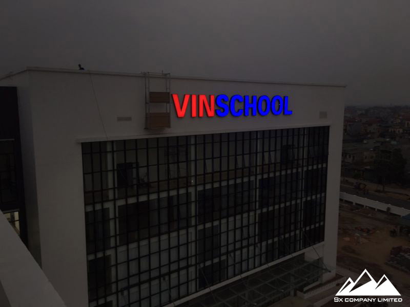 Trường Vinschool khi nhìn từ trên cao vào buổi tối
